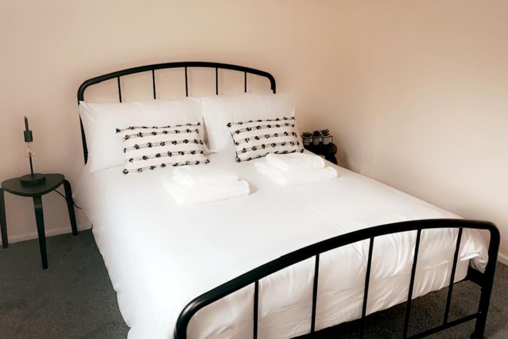Lovely 1 Bedroom Studio Apartment - Merthyr Tydfil Exteriör bild
