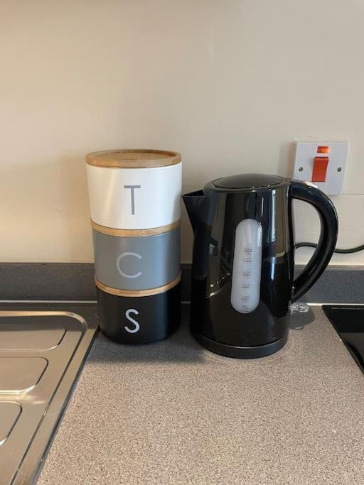 Lovely 1 Bedroom Studio Apartment - Merthyr Tydfil Exteriör bild