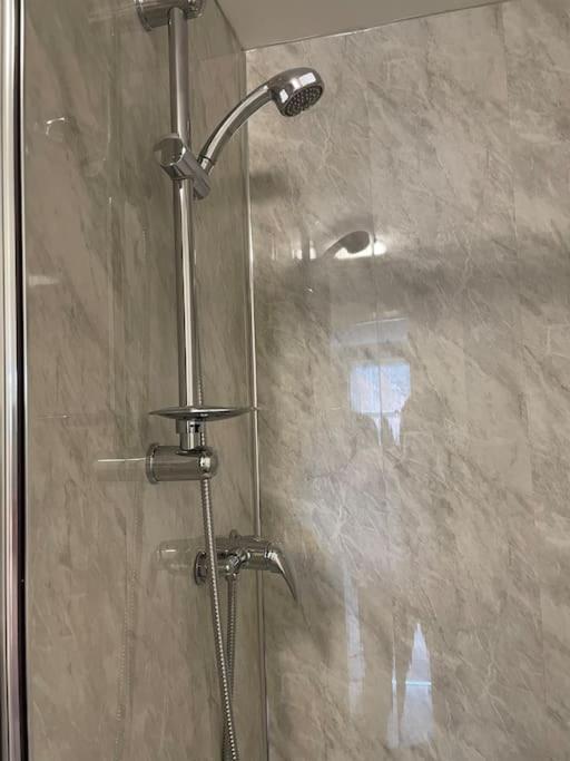 Lovely 1 Bedroom Studio Apartment - Merthyr Tydfil Exteriör bild