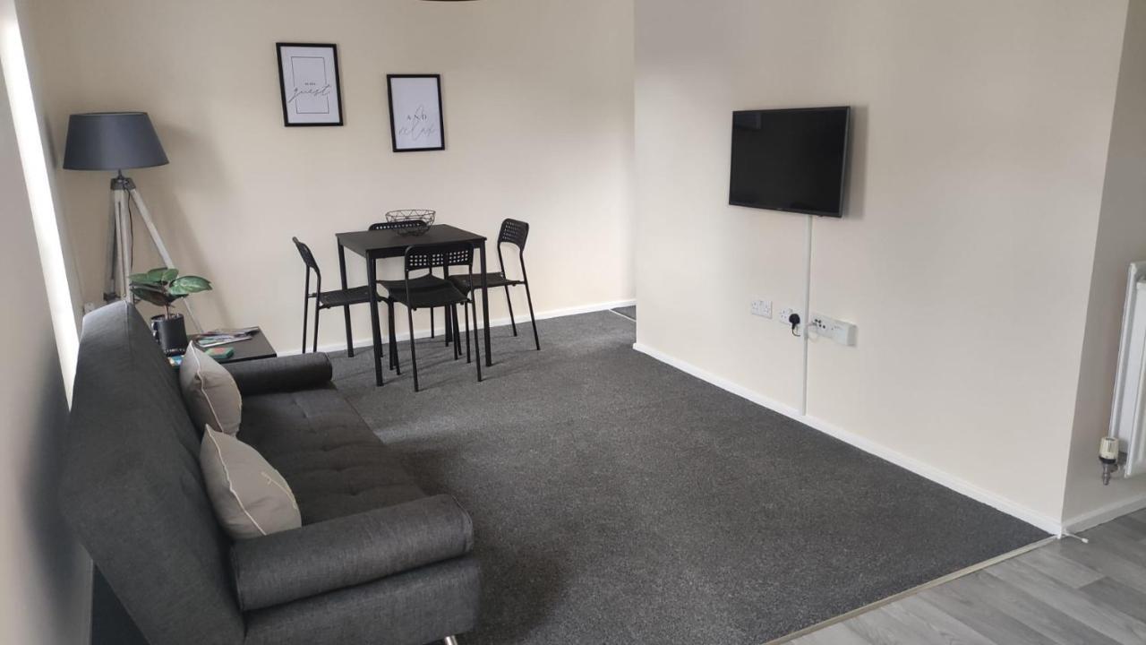 Lovely 1 Bedroom Studio Apartment - Merthyr Tydfil Exteriör bild